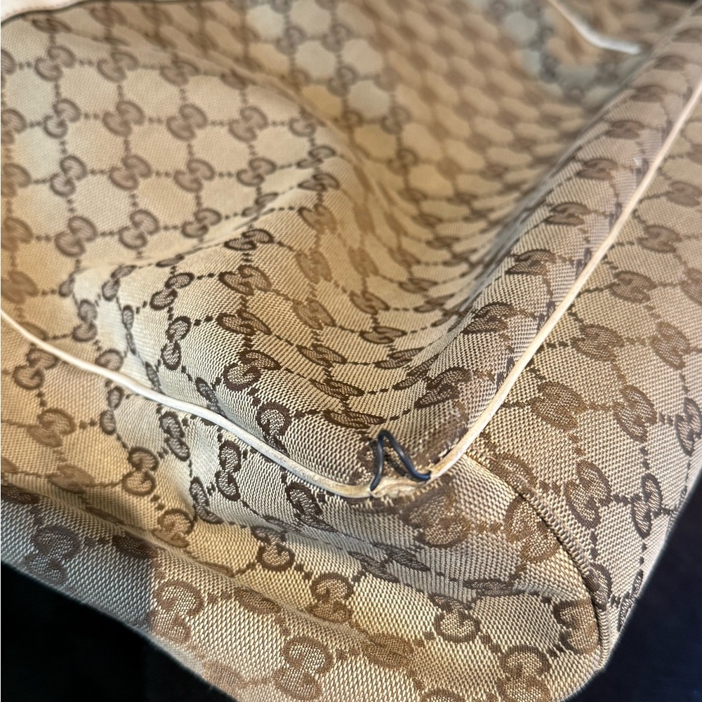 Gucci Beige/Off White GG Canvas Large Positano
Scarf Tote - Picture 9 of 10